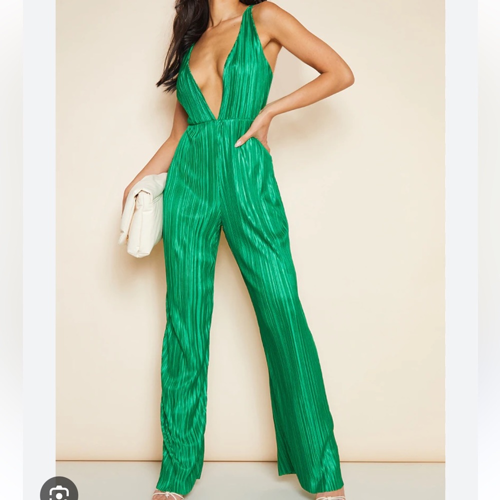 NWT PRETTYLITTLETHING GREEN PLUNGE JUMPSUIT SZ 4